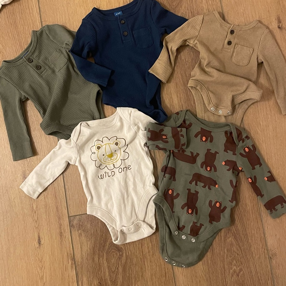 Old Navy Long Sleeve Onsies 0-3 Month